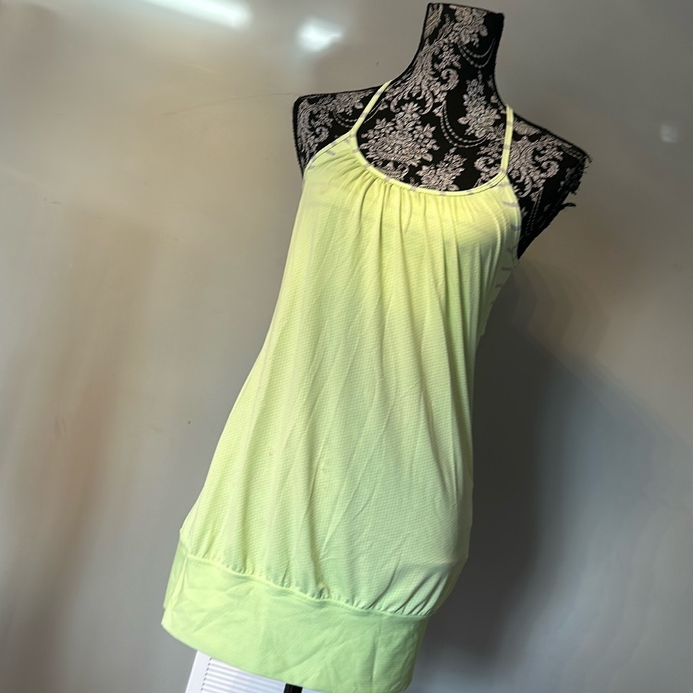 Lululemon size 6 top